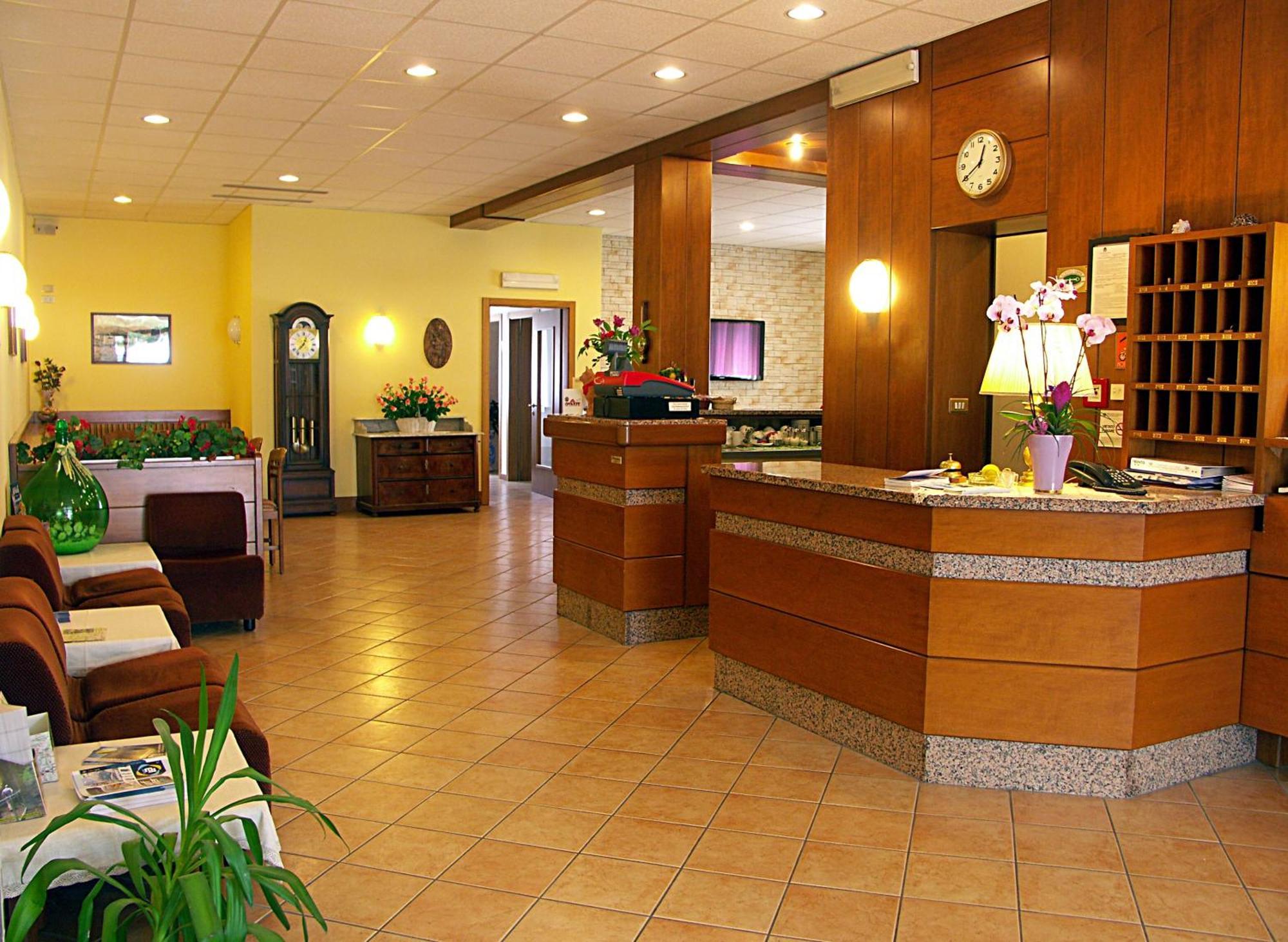Hotel Villa Clara Torbole Sul Garda Exterior foto