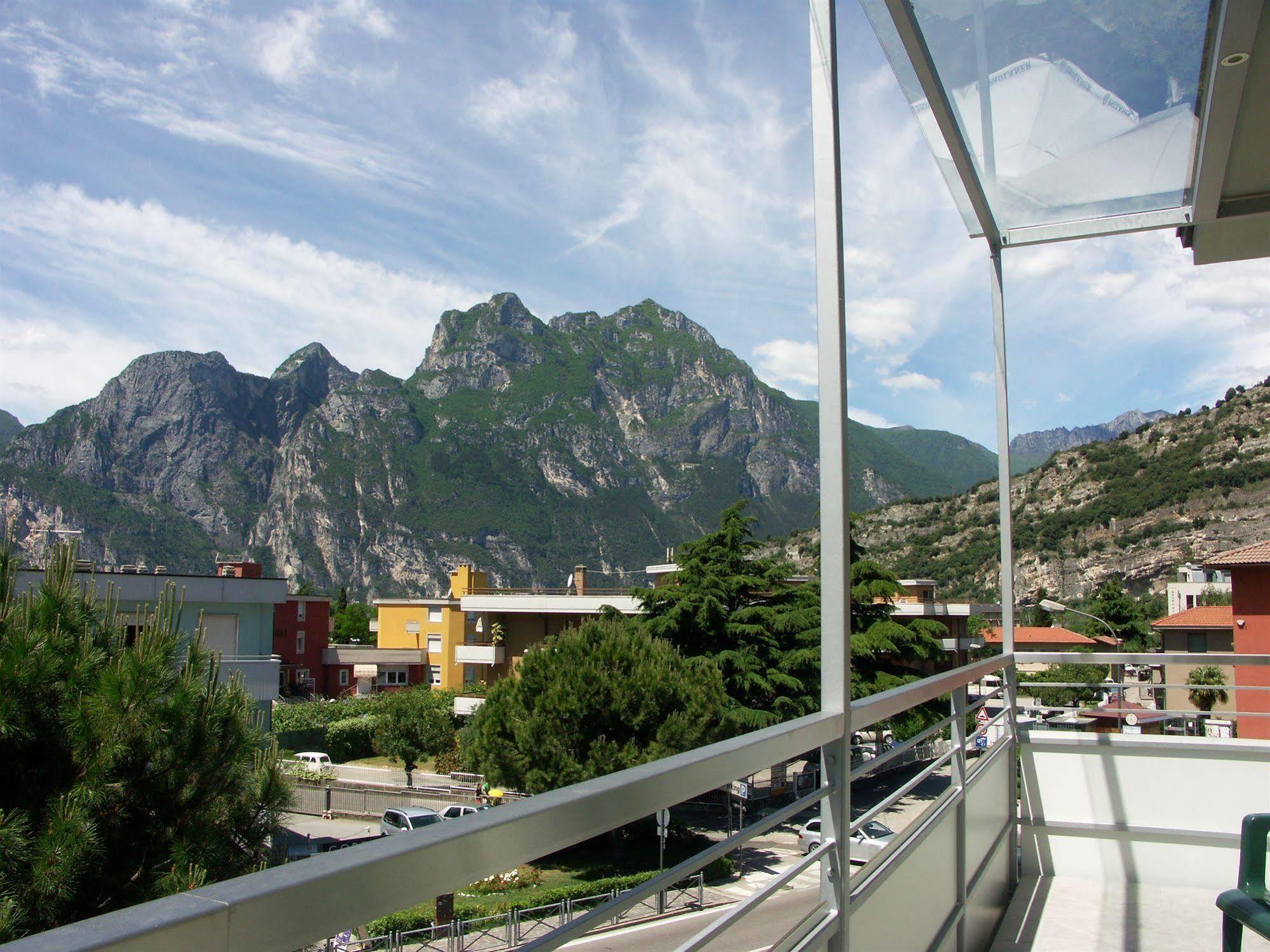 Hotel Villa Clara Torbole Sul Garda Exterior foto