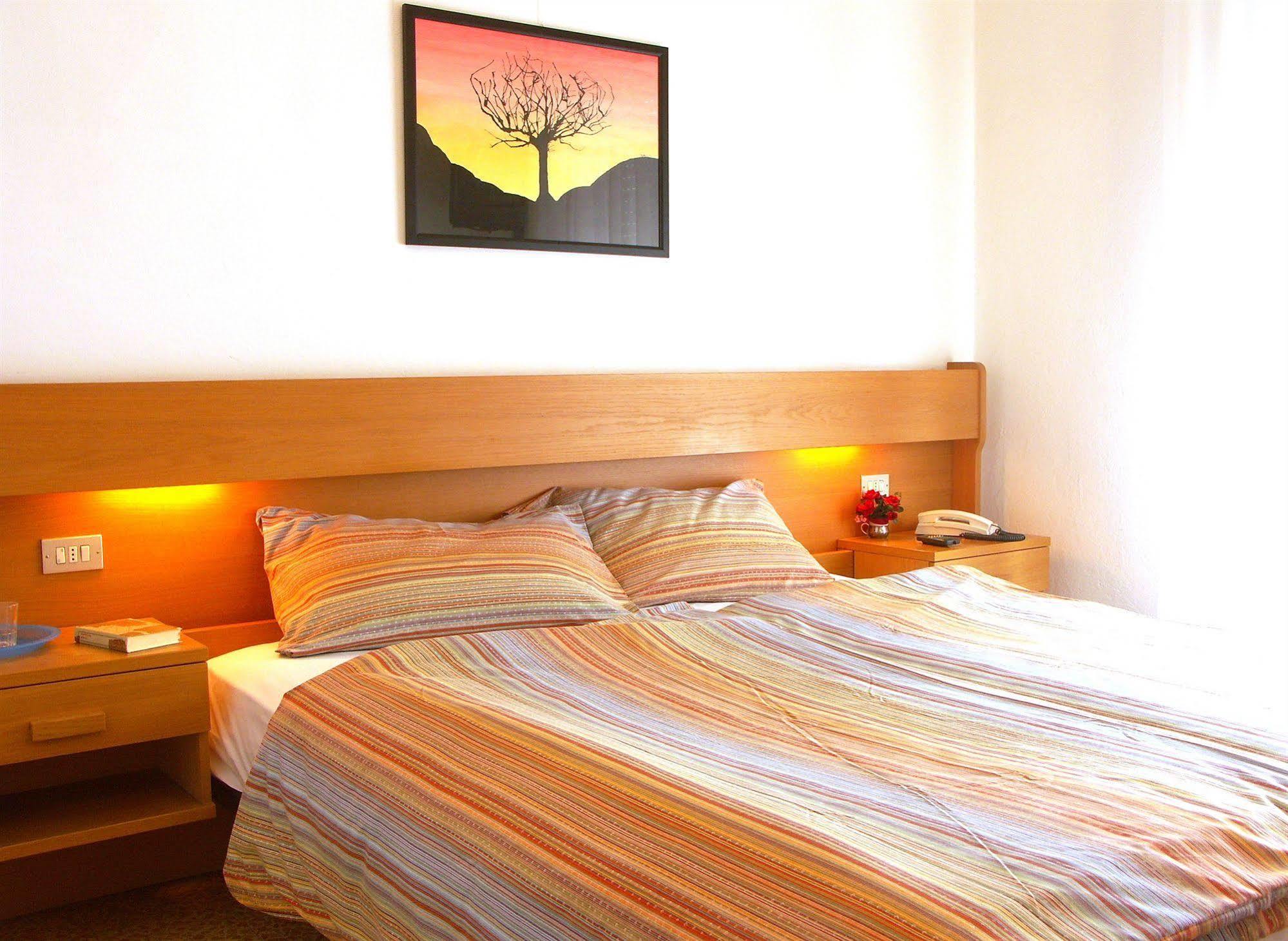 Hotel Villa Clara Torbole Sul Garda Exterior foto