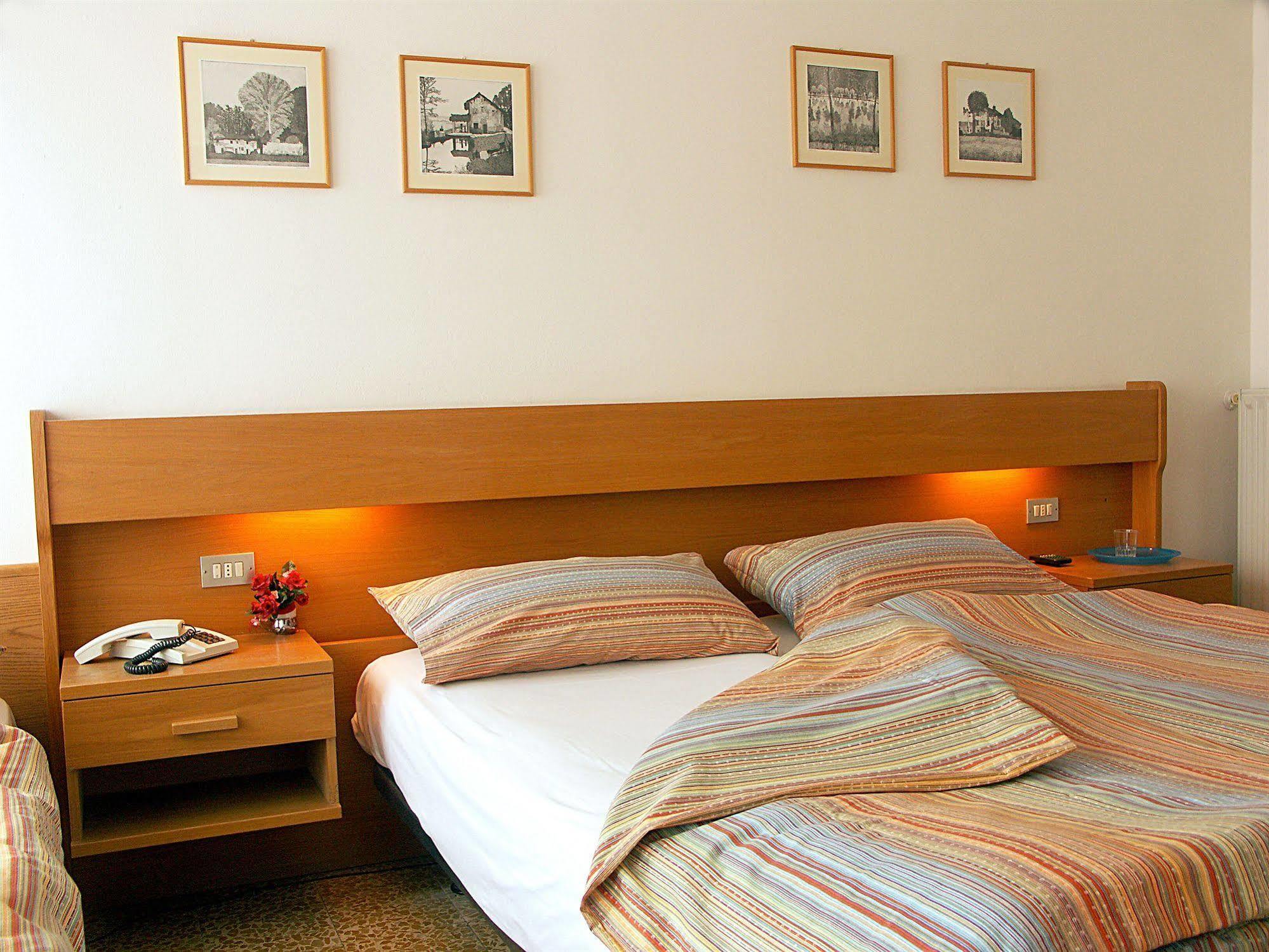 Hotel Villa Clara Torbole Sul Garda Exterior foto