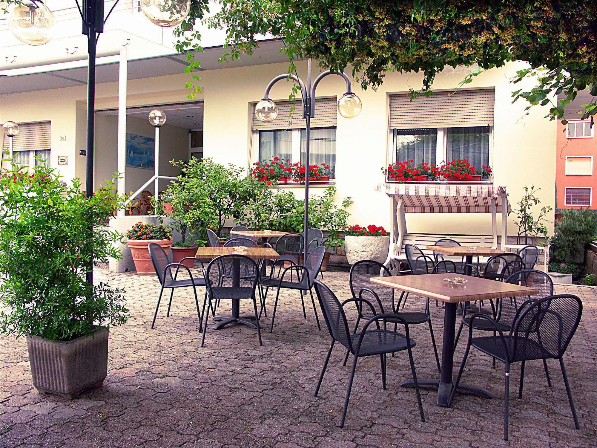 Hotel Villa Clara Torbole Sul Garda Exterior foto