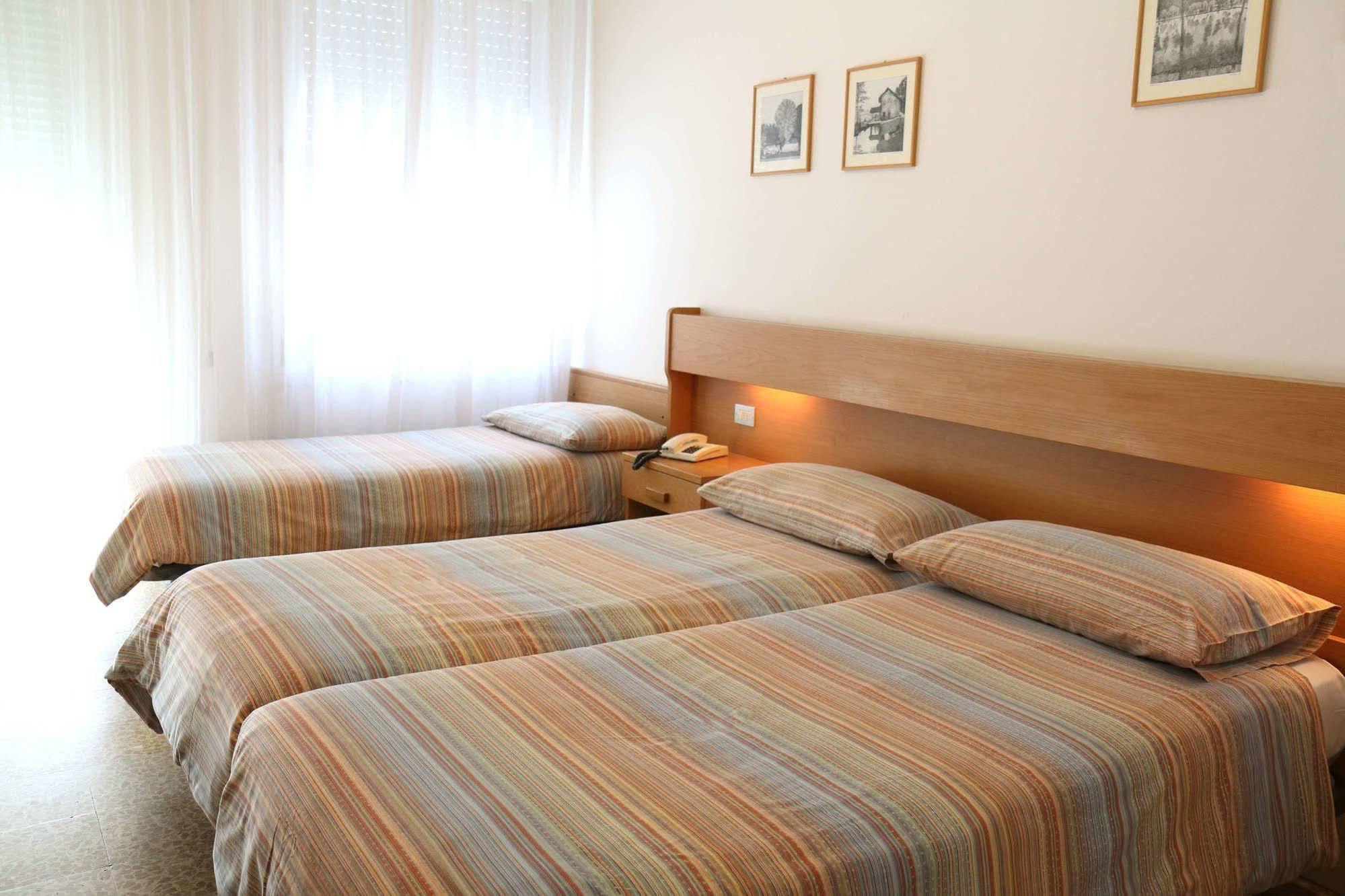 Hotel Villa Clara Torbole Sul Garda Exterior foto