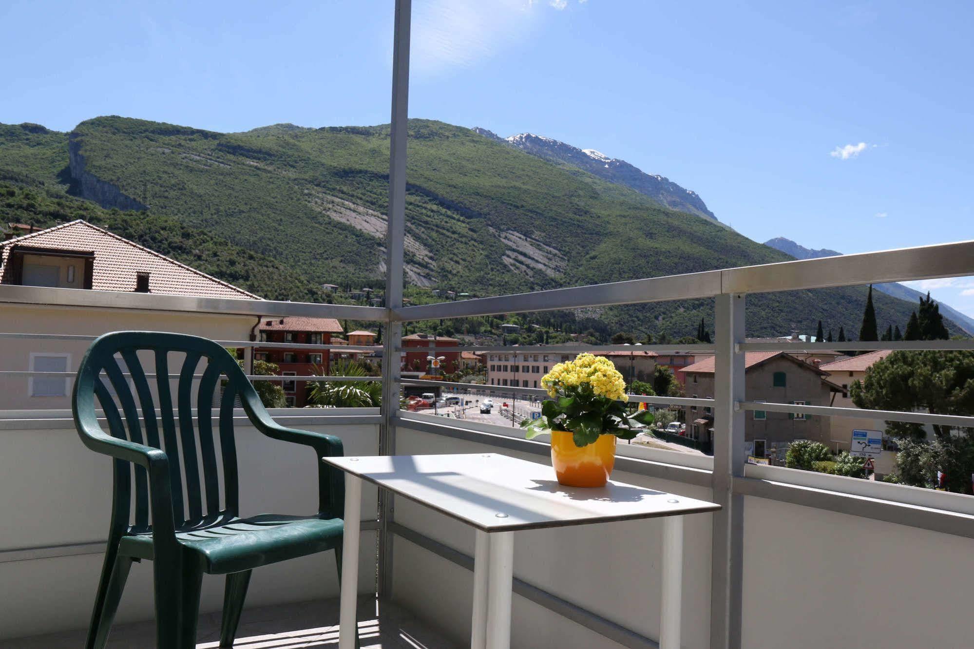 Hotel Villa Clara Torbole Sul Garda Exterior foto