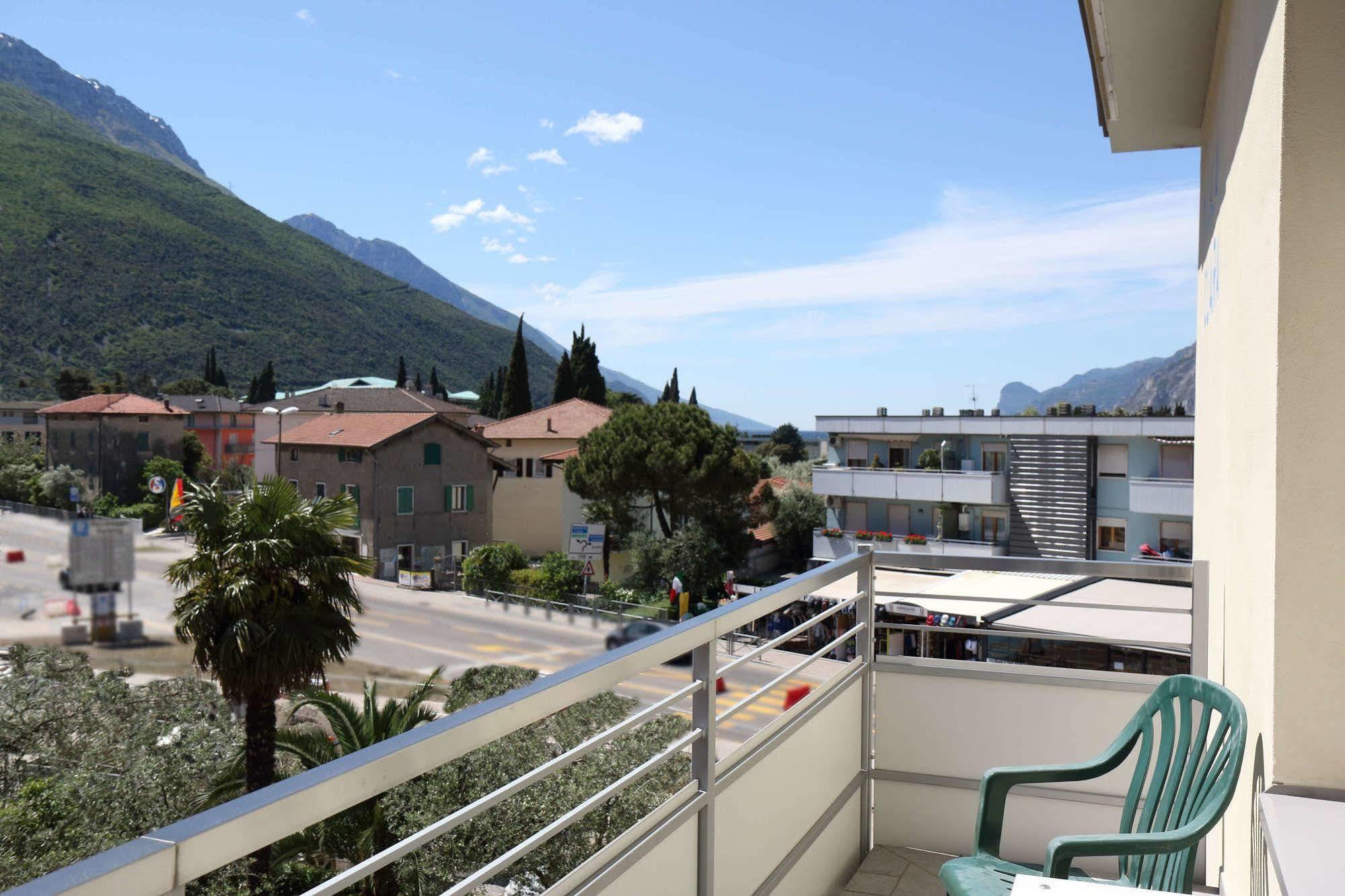 Hotel Villa Clara Torbole Sul Garda Exterior foto